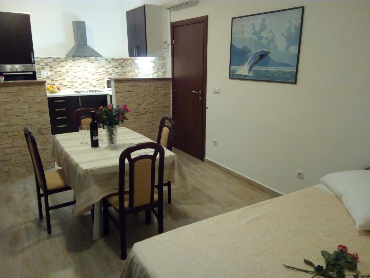 Apartment On The Beach Lokva Rogoznica Exterior photo